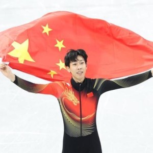 孙龙短道速滑1000米摘银！抗住压力重新证明了自己