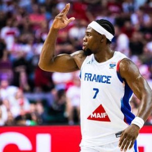 亚博中国官网-国家队生涯新高！亚布塞莱三分12中6狂砍36分6篮板